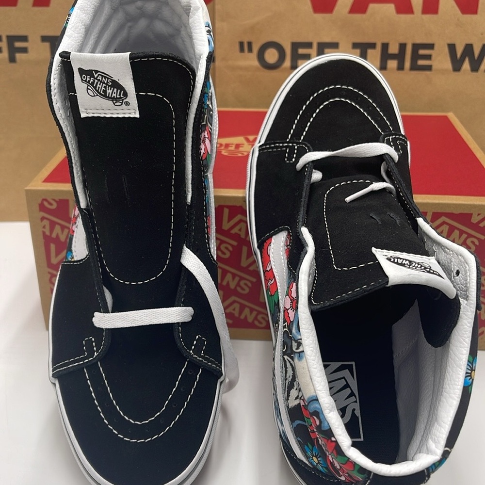 Vans Men’s High-Top Sneakers Sk8-Hi
Tiger Floral Multi/True White
VN000BW76GL - Picture 10 of 16